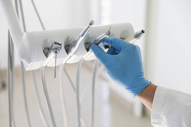Professional Emergency Dentist technician working in Flossmoor, IL